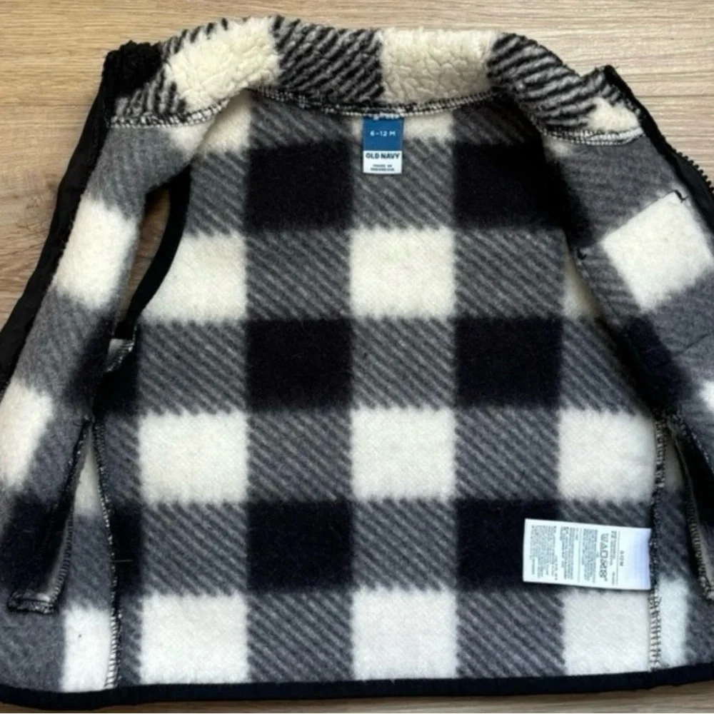 Old Navy Buffalo Plaid Fleece Vest Baby 6–12 Months NWOT Black White - Picture 3 of 4